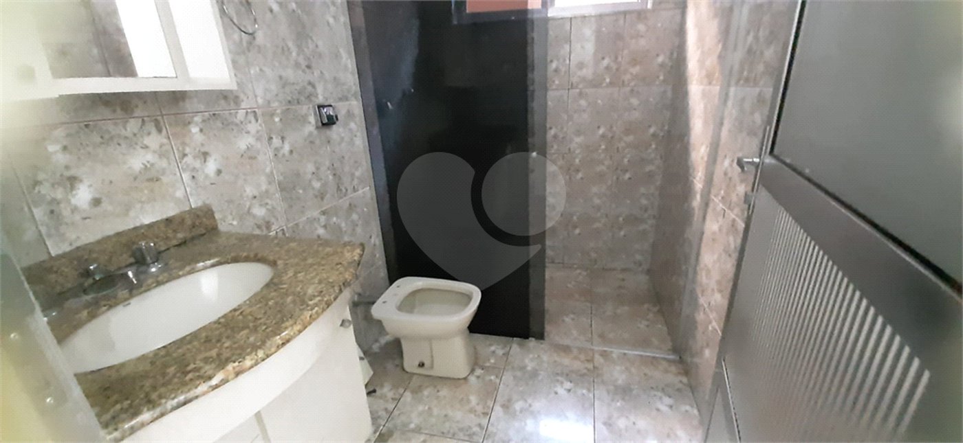 Sobrado à venda com 3 quartos em Jardim Guairaca, São Paulo, SP