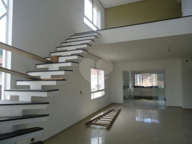 Sobrado à venda com 3 quartos, sendo 1 suíte,  em Vila Irmãos Arnoni, São Paulo, SP