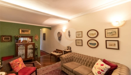 Casa à venda com 3 quartos, sendo 1 suíte,  em Parque Colonial, São Paulo, SP