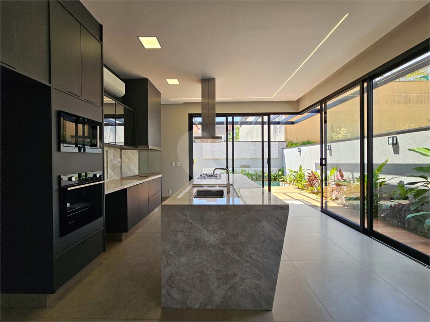 Casa à venda com 4 suítes no condomínio Residencial Terras de Siena, Ribeirão Preto - SP