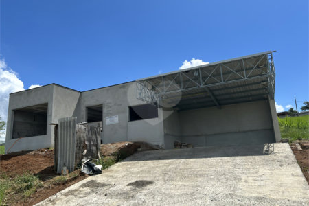 Casa à venda com 3 suítes no condomínio Residencial Jequitiba, Jacareí - SP