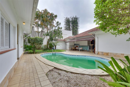 Casa Térrea à venda ou para alugar com 5 quartos, sendo 2 suítes, em Granja Julieta, São Paulo, SP