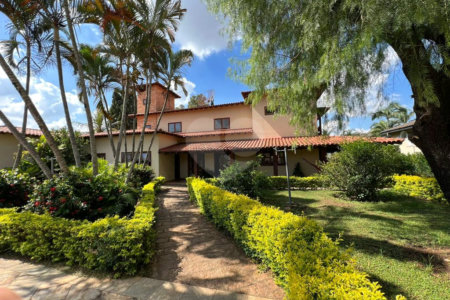 Casa à venda ou para alugar com 4 quartos, sendo 3 suítes, no condomínio Monte Belo, Salto - SP