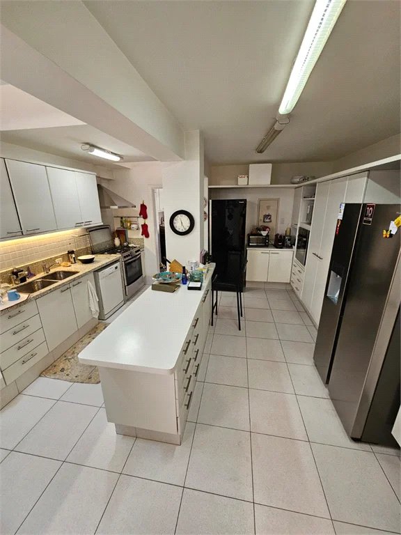 Casa à venda com 3 quartos, sendo 2 suítes, no condomínio La Vilette, São Paulo - SP
