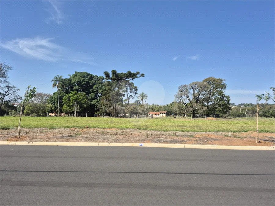 Terreno comercial á venda no condomínio Jardim Larine
