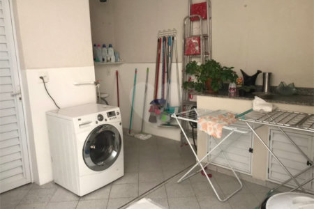 Casa Sobrado à venda no Planalto Paulista de 153m² com 3 dormitórios e 2 vagas
