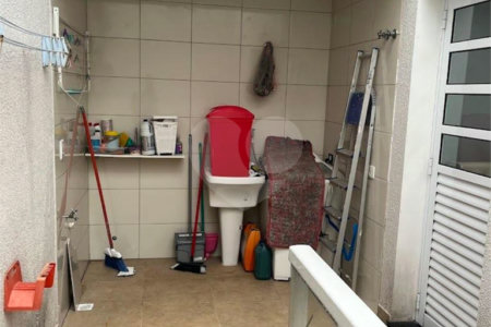 Apto a venda de 230m² no Cambuci com 3 dorms, 5 vagas, 3 suítes. Estuda permuta.