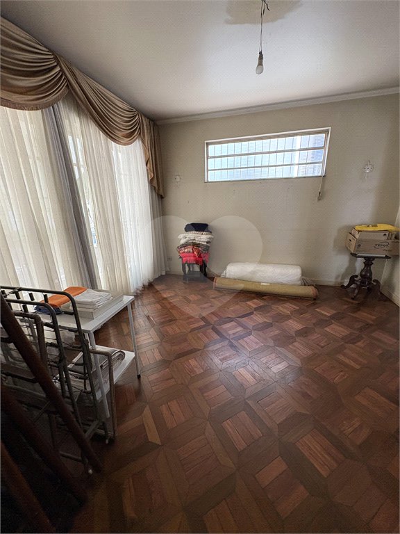 Sobrado à venda com 6 quartos, sendo 1 suíte, em Vila Nova Conceição, São Paulo, SP