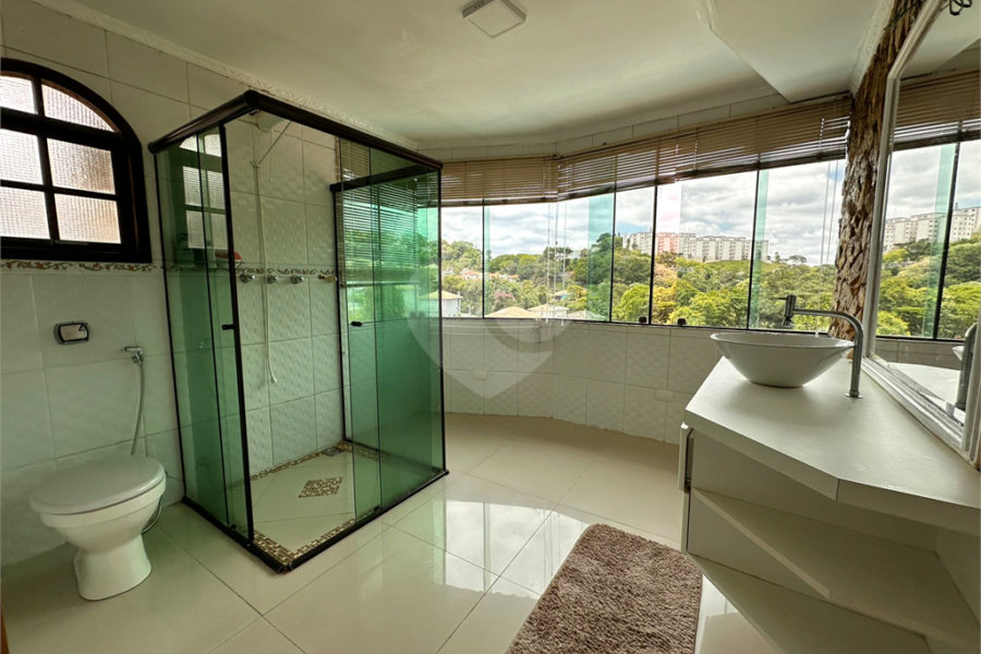 Casa à venda com 5 quartos, sendo 3 suítes, no condomínio Jd Itatinga, São Paulo - SP