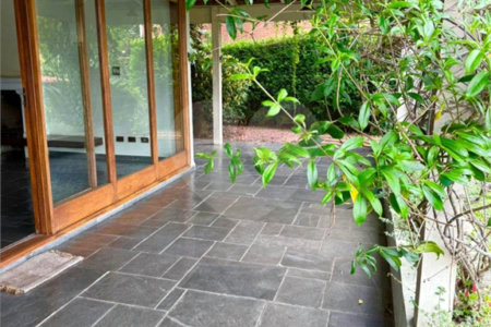 Sobrado à venda com 5 quartos, sendo 3 suítes,  em Jardim Leonor, São Paulo, SP