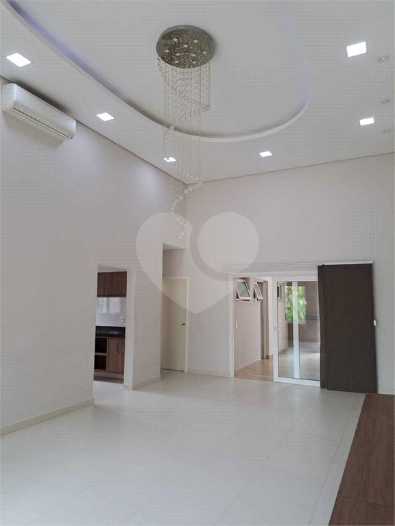 Casa à venda com 3 quartos, sendo 1 suíte, no condomínio Terra Nobre, Indaiatuba - SP