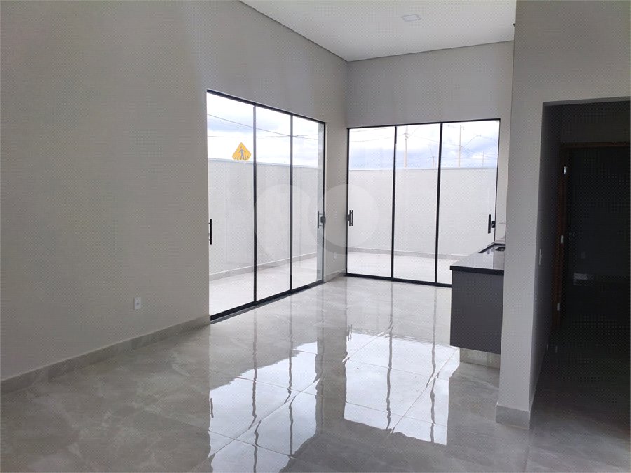 Casa à venda com 3 quartos, sendo 1 suíte,  no condomínio Tivolli, Itapetininga - SP