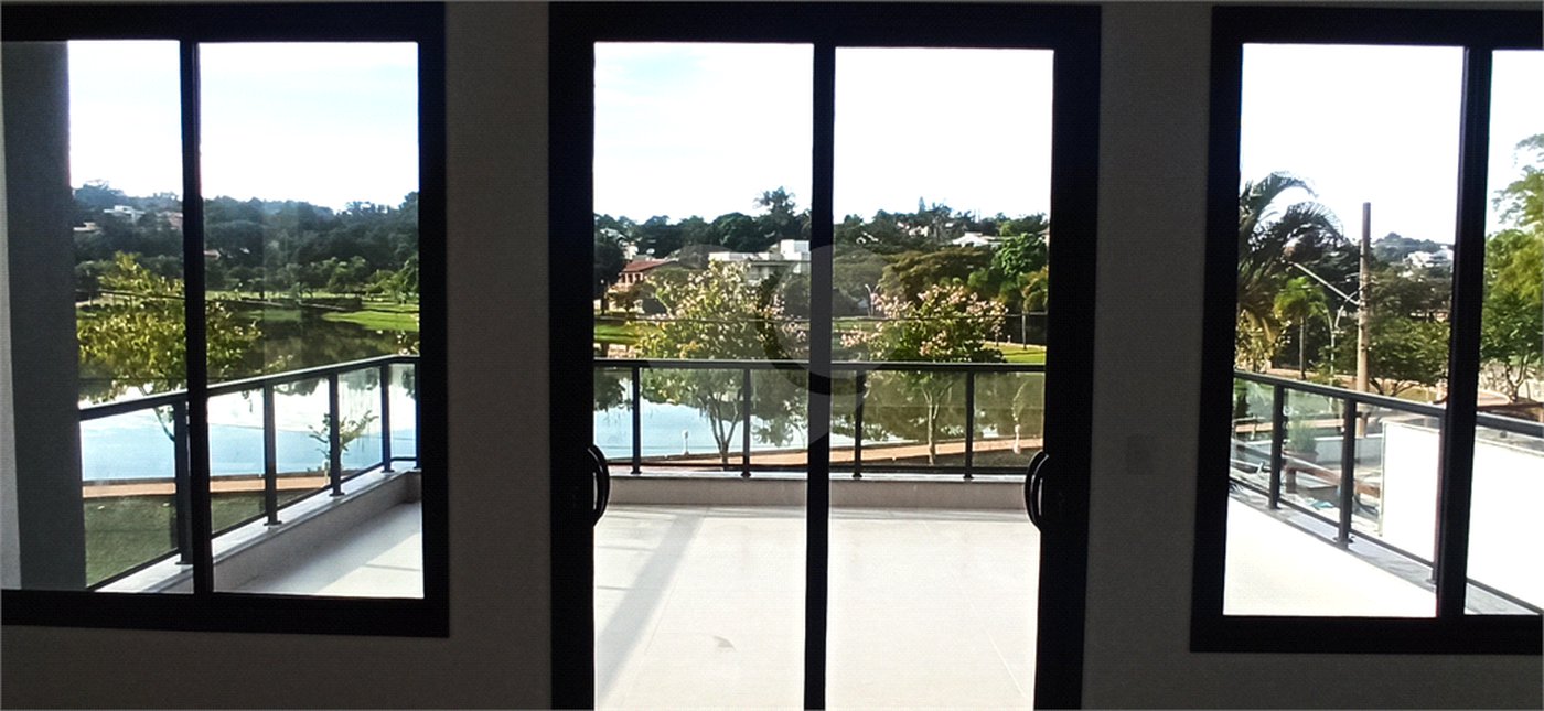 Casa à venda com 4 quartos, sendo 3 suítes, no condomínio Estância Marambaia, Vinhedo - SP