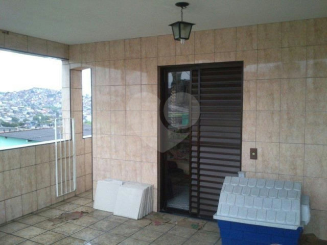 Sobrado à venda com 4 quartos, sendo 1 suíte, em Vila Nova Cachoeirinha, São Paulo, SP