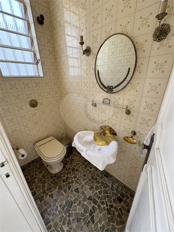 Sobrado à venda com 6 quartos, sendo 1 suíte, em Vila Nova Conceição, São Paulo, SP