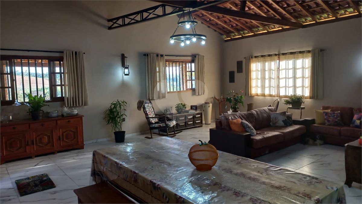Chácara à venda com 4 quartos, sendo 1 suíte,  em Loteamento Quinta da Mata, Ibiúna, SP