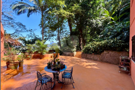 Casa à venda com 4 quartos, sendo 1 suíte, em Lagoa, Rio de Janeiro, RJ