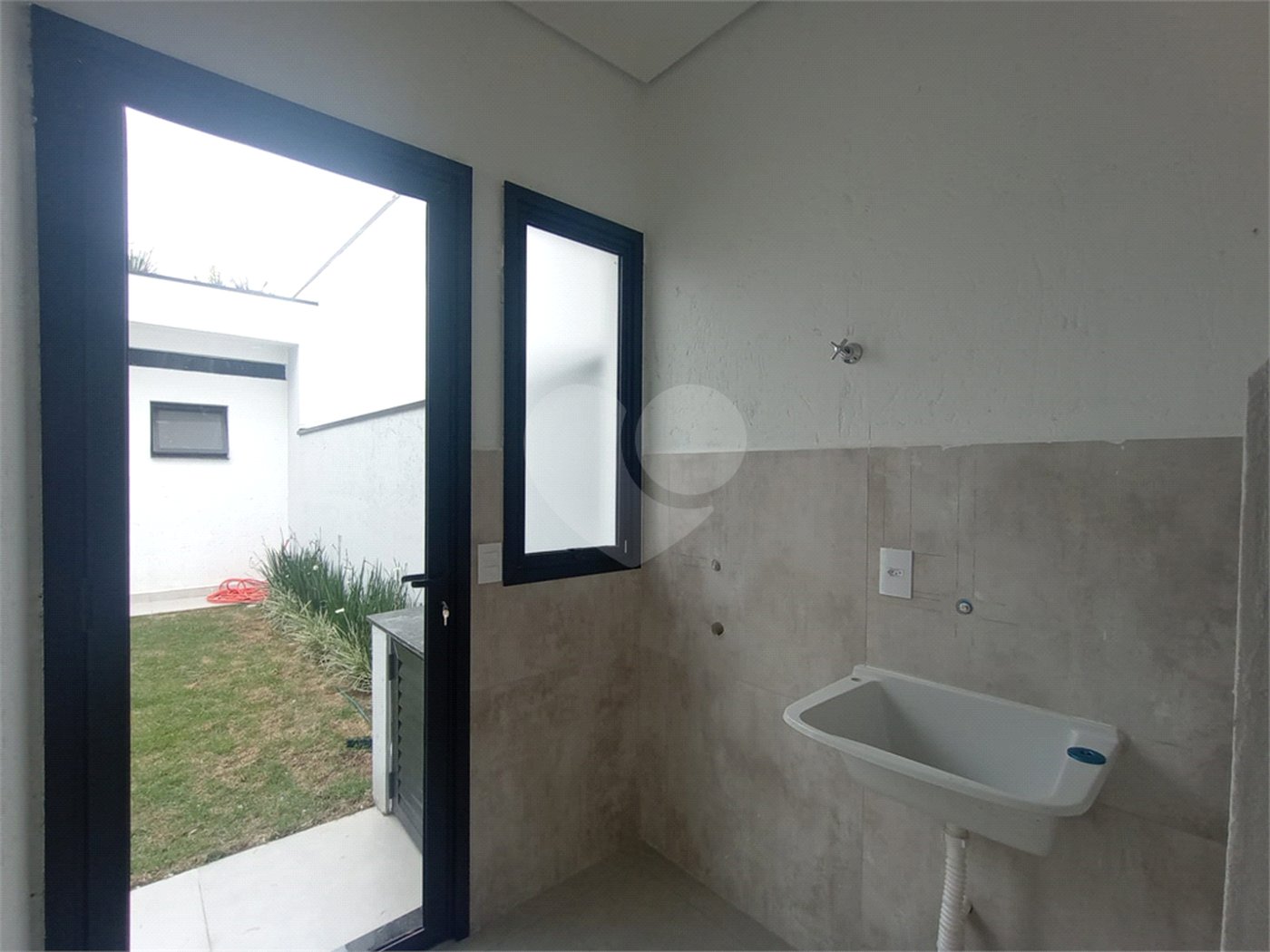 Casa à venda com 3 quartos, sendo 2 suítes, no condomínio Vila Rica, Indaiatuba - SP