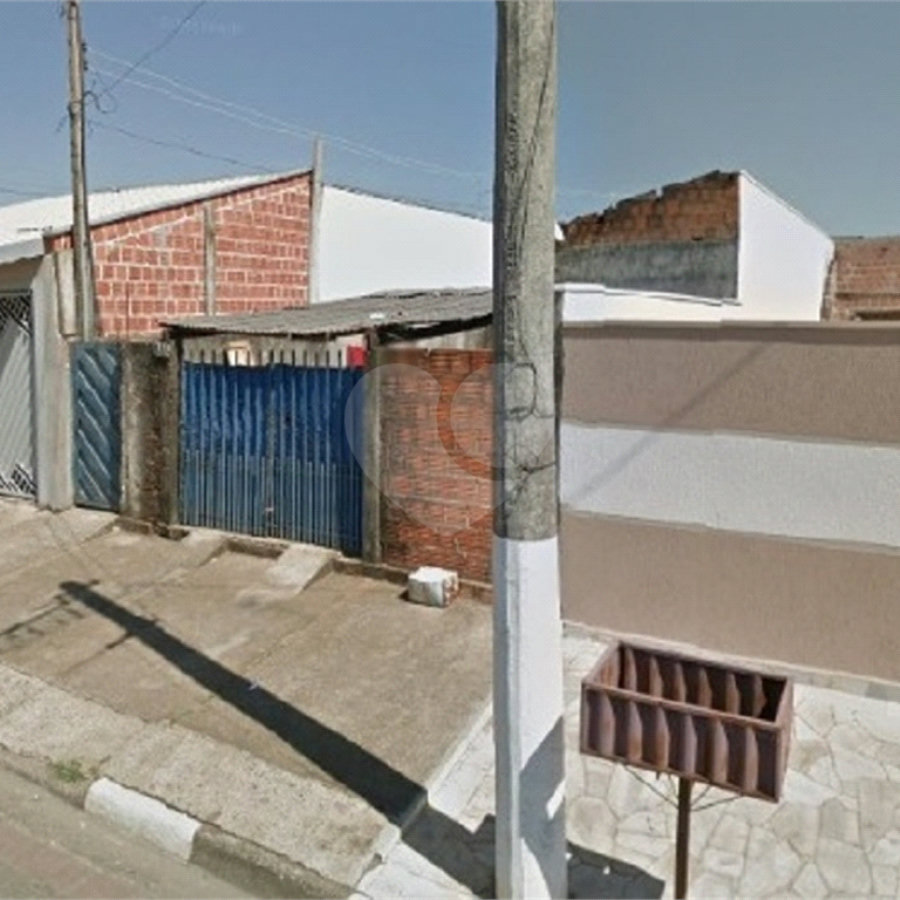 Casa térrea com 2 dormitórios.