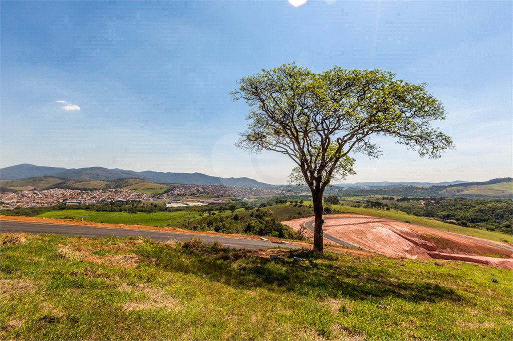 Terrenos a partir 300 metros em condomínio fechado e pronto para construir, aceita financiamento