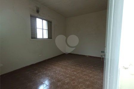 Casa à venda com 4 quartos, sendo 1 suíte, em Vila Leão, Sorocaba, SP