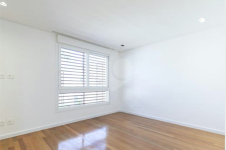 Casa à venda com 4 suítes no condomínio Hípica Garden, São Paulo - SP