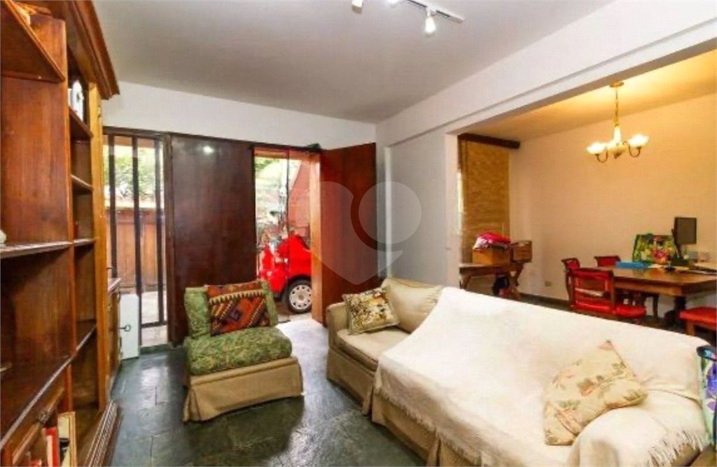Casa à venda com 4 quartos, sendo 2 suítes,  em Jardim Paulista, São Paulo, SP