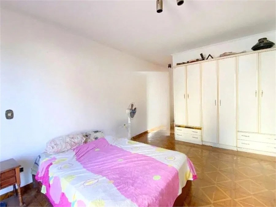 Sobrado à venda com 4 quartos em Vila Ipojuca, São Paulo, SP