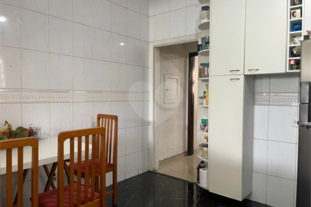 Sobrado à venda com 4 quartos, sendo 2 suítes, em Jardim Marajoara, São Paulo, SP