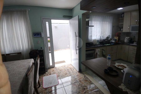Casa à venda com 2 suítes no condomínio Morada das Hortênsias, São Paulo - SP