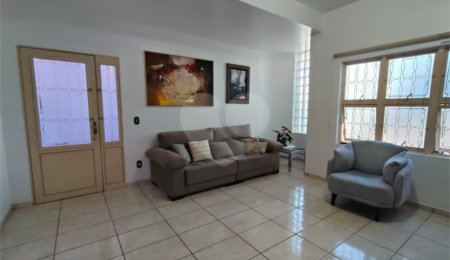 Casa à venda com 5 quartos, sendo 3 suítes,  no Centro, Itapetininga, SP