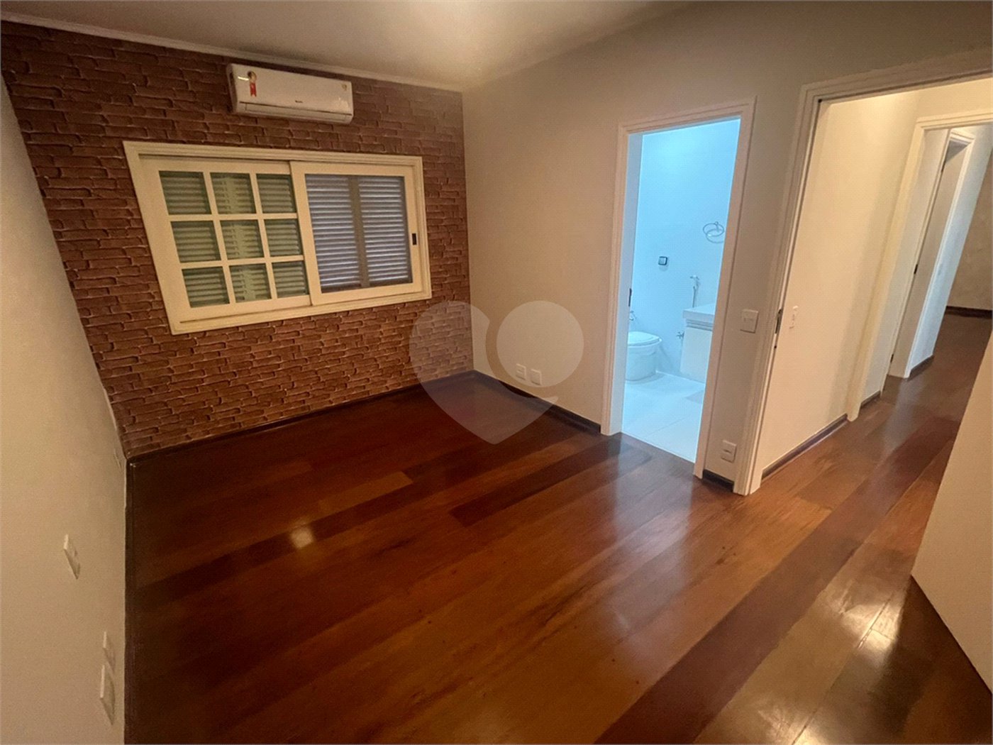 Casa à venda ou para alugar com 4 quartos, sendo 2 suítes, no condomínio Lago Azul, Araçoiaba da Serra - SP