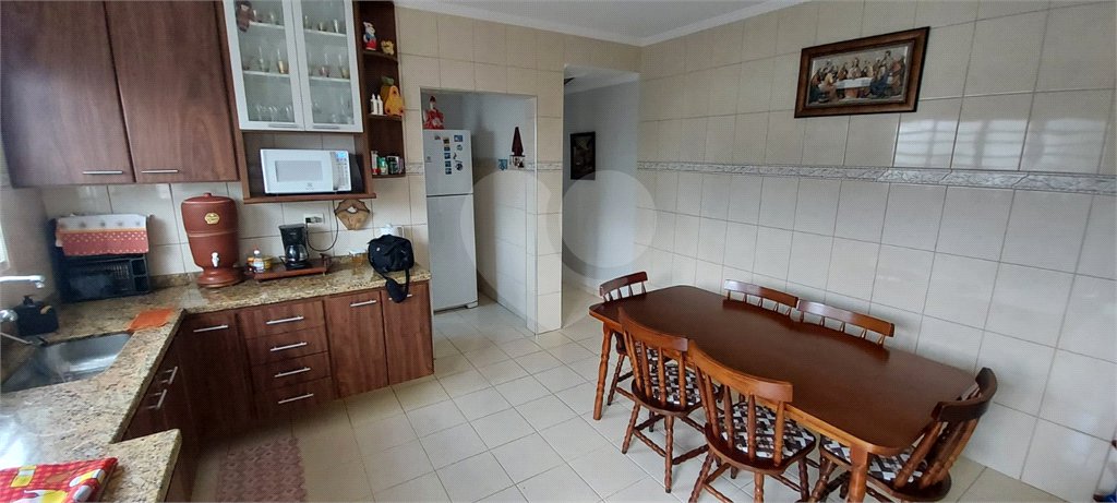 Sobrado à venda com 3 quartos, sendo 1 suíte,  em Vila Mogilar, Mogi das Cruzes, SP