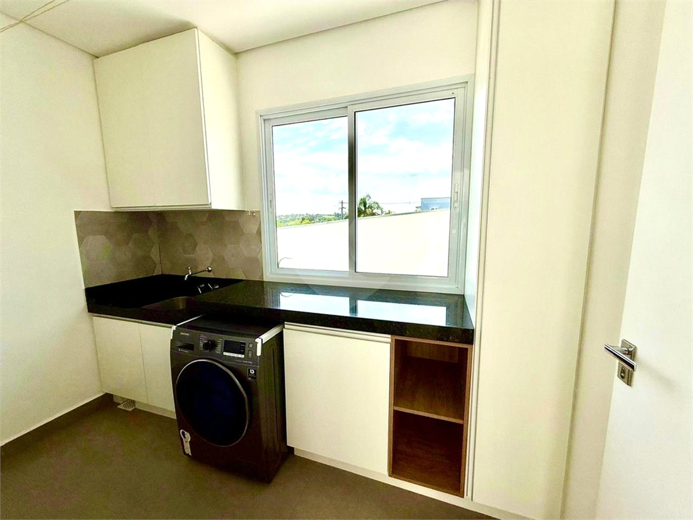 Casa à venda com 4 quartos, sendo 3 suítes, no condomínio Village Araçoiaba, Araçoiaba da Serra - SP