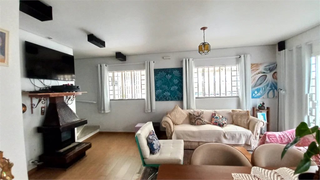 Sobrado à venda com 3 quartos, sendo 1 suíte,  em Vila Gomes, São Paulo, SP