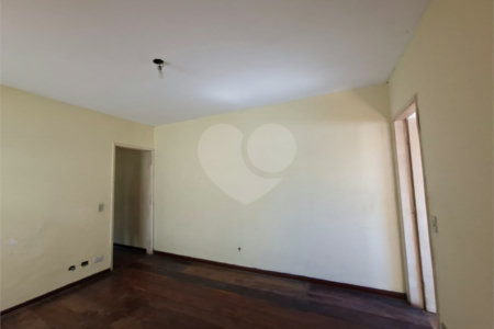 Sobrado à venda com 3 quartos, sendo 1 suíte,  em Jardim Esmeralda, São Paulo, SP