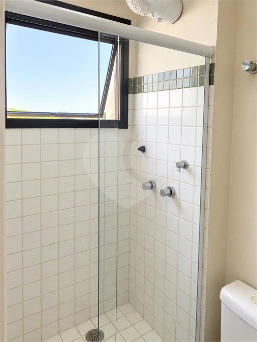 Cobertura de 255 m² com 3 dormitórios, 1 suíte, cozinha planejada, 2 vagas e área gourmet com churrasqueira.