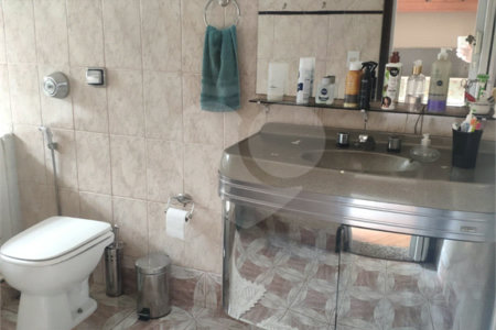 Sobrado à venda com 4 quartos, sendo 1 suíte, em Chácara Jafet, Mogi das Cruzes, SP