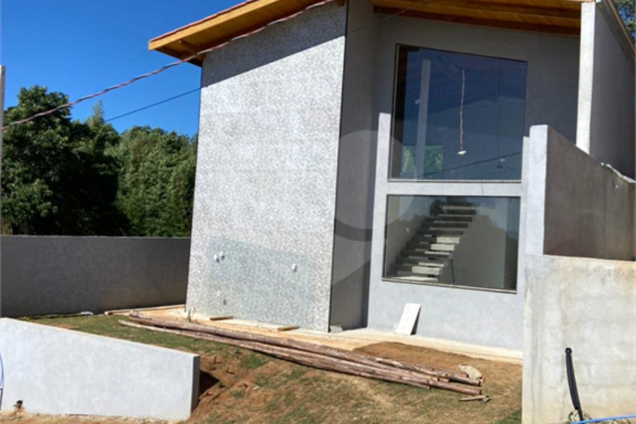 Casa à venda com 2 quartos, sendo 1 suíte,  no condomínio Águas de São Pedro, Mairiporã - SP