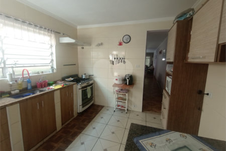 Sobrado à venda com 4 quartos, sendo 1 suíte, em Jardim Marisa, São Paulo, SP