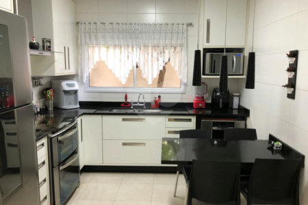 Casa à venda com 4 quartos, sendo 2 suítes, no condomínio Sunríse, São Paulo - SP