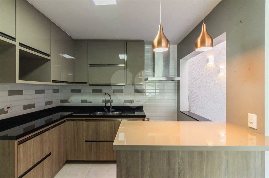 Casa à venda com 3 quartos, sendo 2 suítes,  no condomínio Sagres, São Paulo - SP