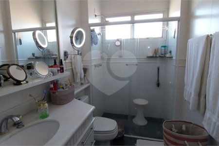 Cobertura à venda com 4 quartos, sendo 2 suítes,  em Vila Embaré, Valinhos, SP