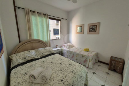 Apartamento à venda com 3 quartos, sendo 1 suíte,  no Centro, Cabo Frio, RJ