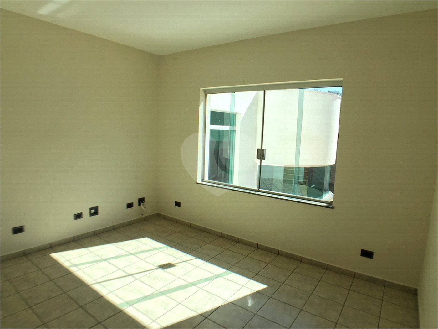 Casa à venda com 4 suítes no condomínio Estância Marambaia, Vinhedo - SP