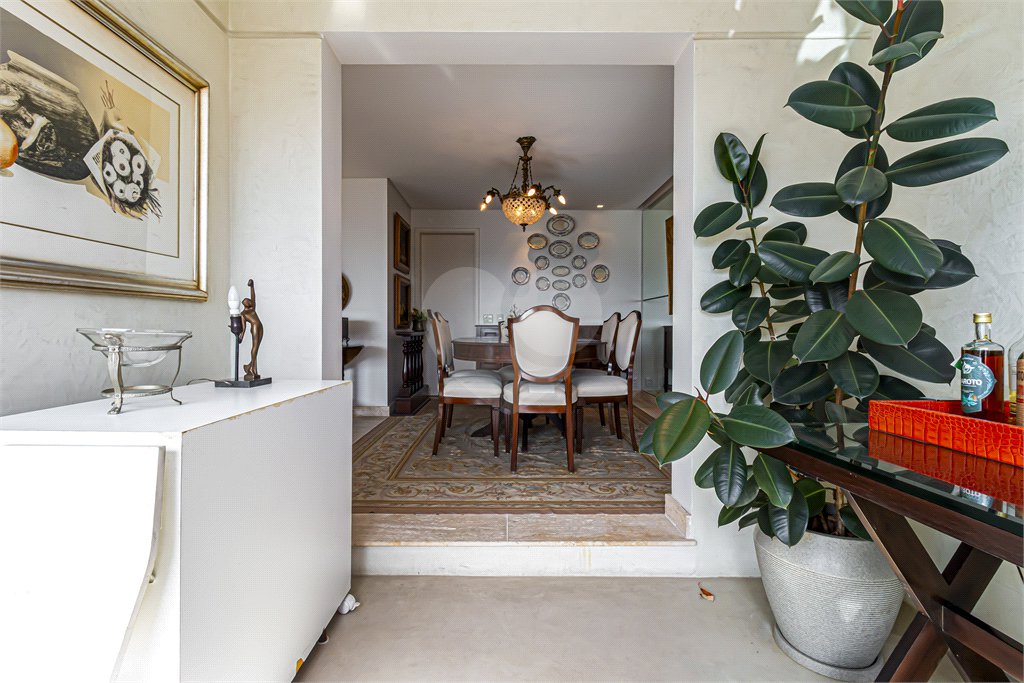 Apartamento à venda com 4 quartos, sendo 3 suítes,  em Real Parque, São Paulo, SP