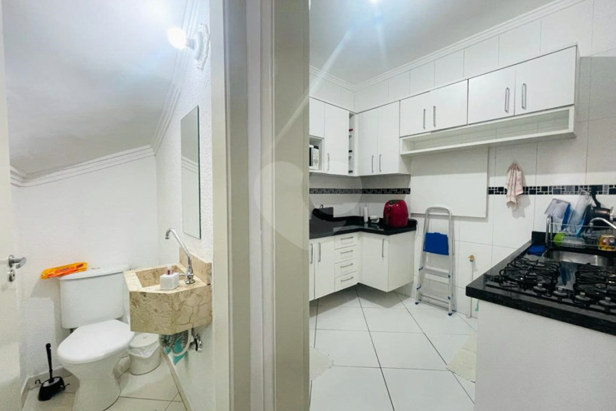 Casa à venda com 3 quartos, sendo 1 suíte,  no condomínio Rafaela I, São Paulo - SP