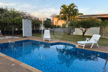 Casa à venda com 4 quartos, sendo 3 suítes, no condomínio Terras de Mont Serrat, Salto - SP