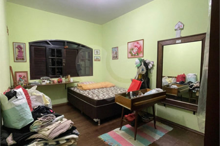 Sobrado à venda com 4 quartos, sendo 1 suíte,  em Vila Suissa, Mogi das Cruzes, SP