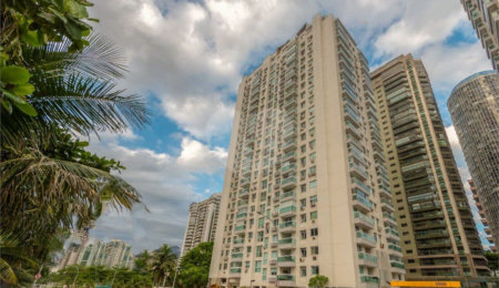 Apartamento à venda com 4 quartos, sendo 2 suítes,  em Barra da Tijuca, Rio de Janeiro, RJ